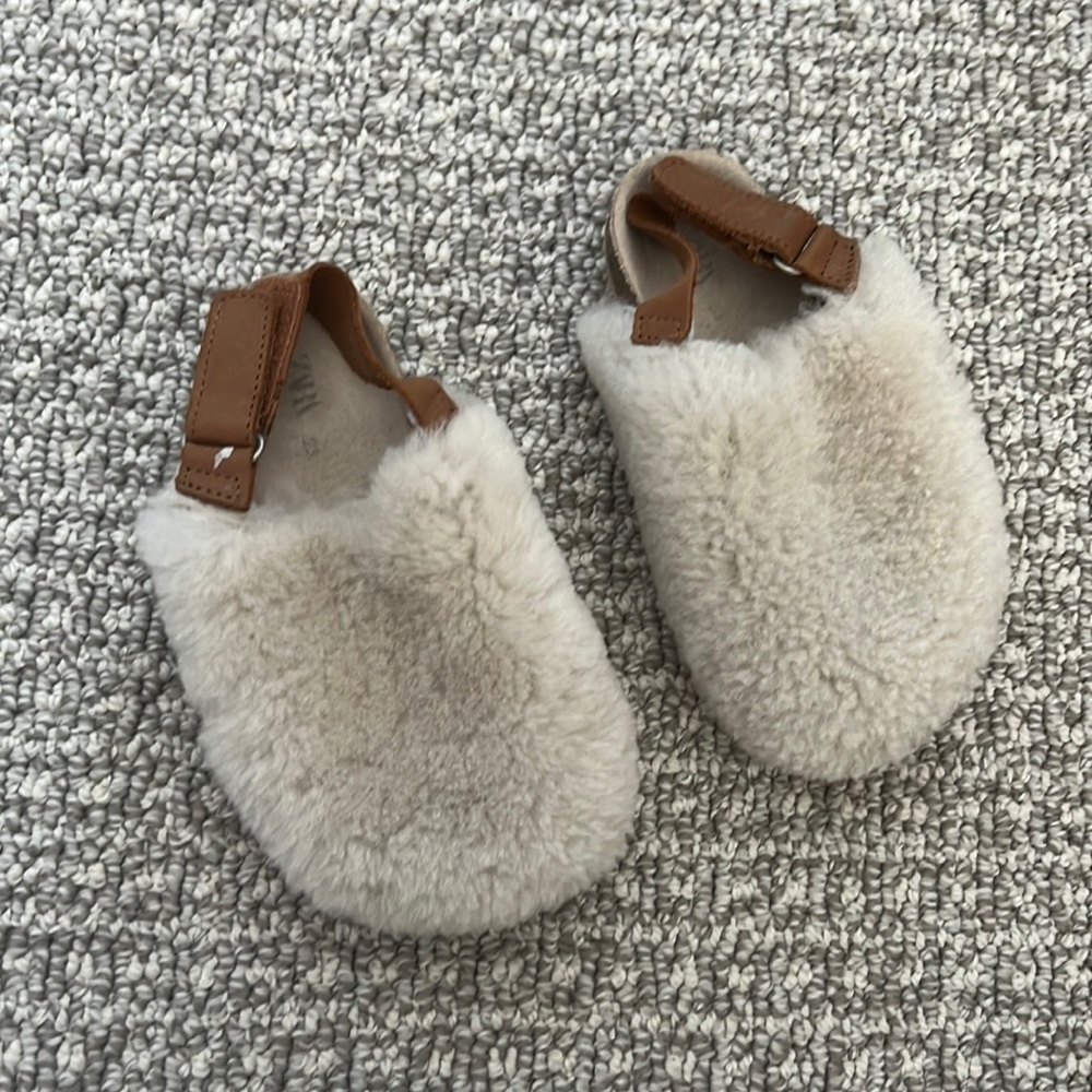 Zara Baby Sherpa Clogs Mules Shoes White and tan 23 7